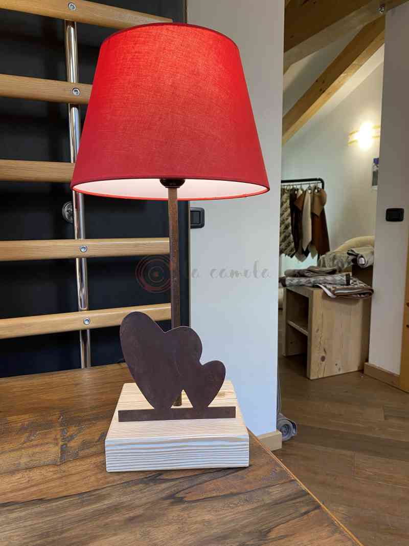 Lampade in legno artigianali da interno serie Mooi per hotel, chalet e baite made by La Camolamp